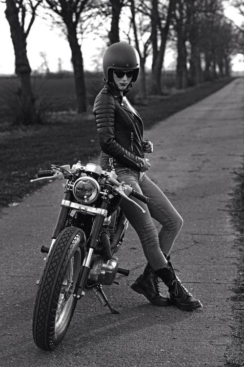 Babes & Bikes - Page 14 24471410