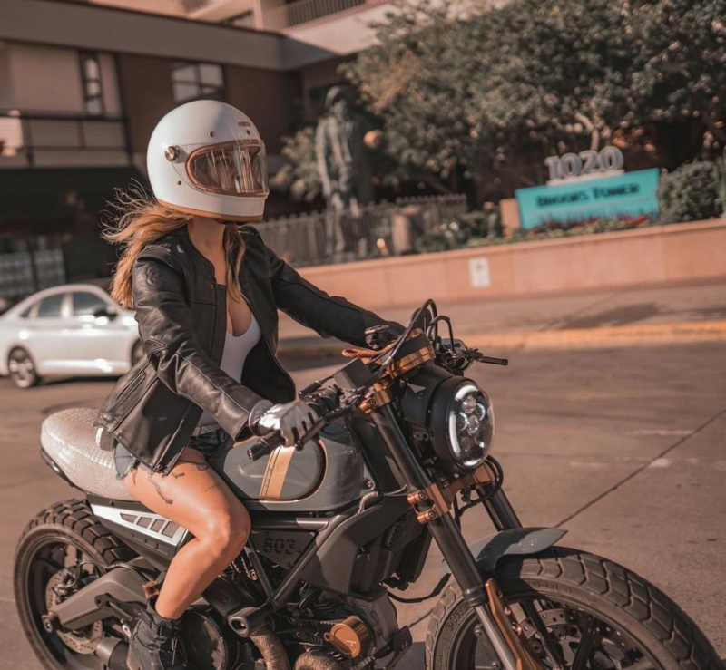 Babes & Bikes - Page 13 24473110