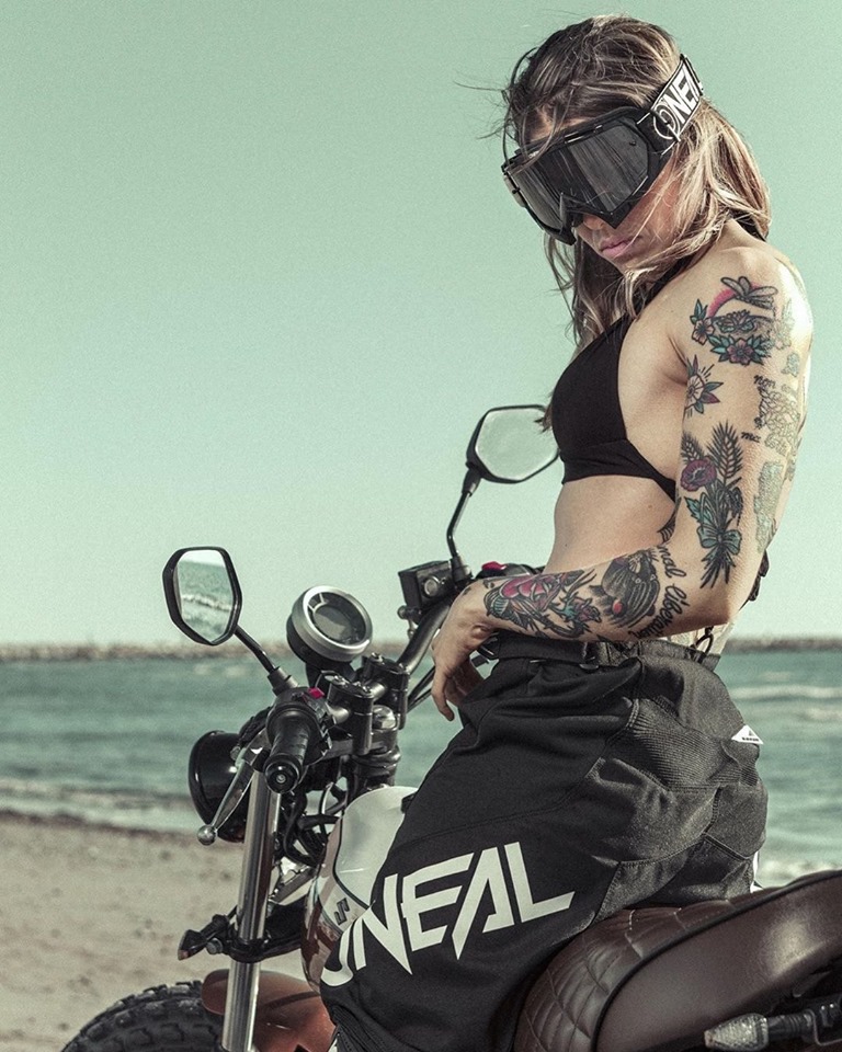 Babes & Bikes - Page 18 71896410