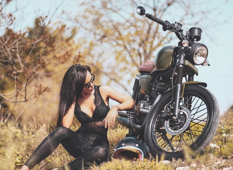 Babes & Bikes - Page 21 73243510