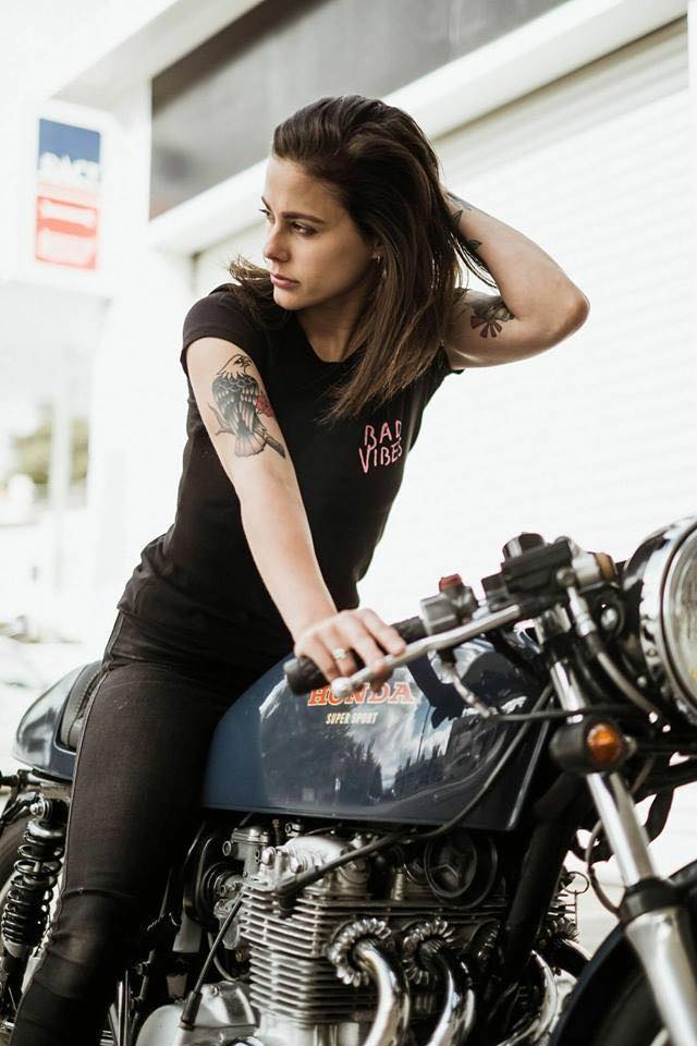 Babes & Bikes - Page 4 85091210