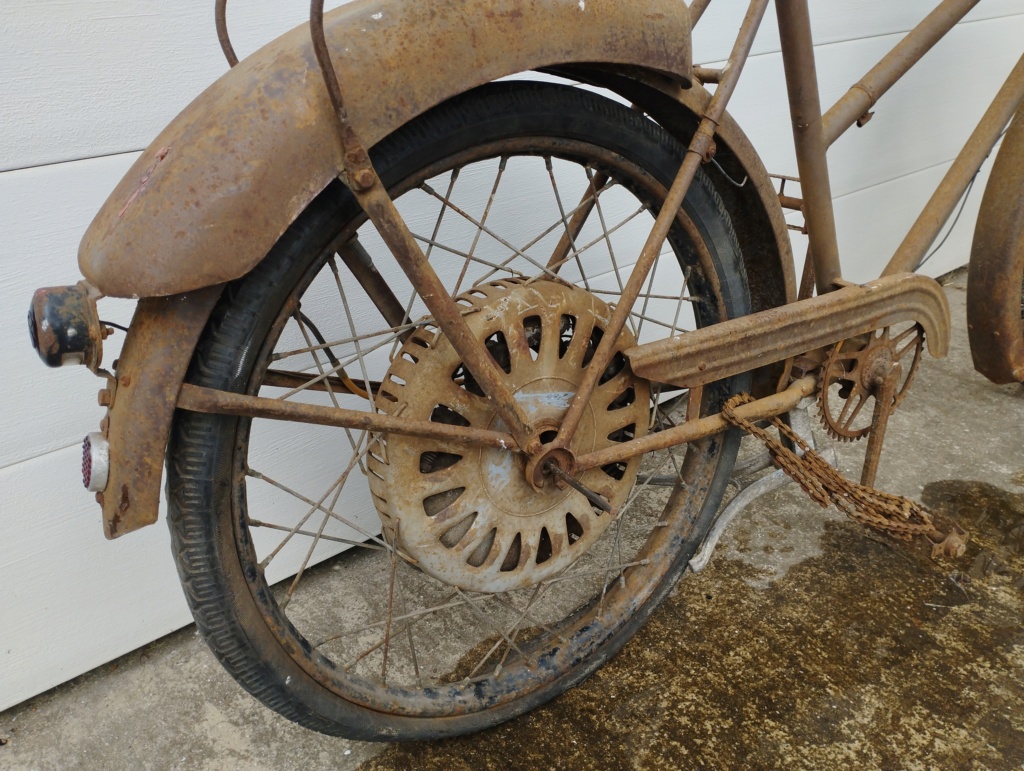 Vélomoteur inconnu a moteur Sachs 60cc dans roue arrière 1938 environ Img_2031