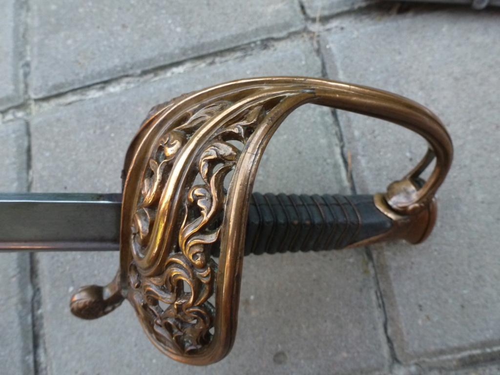Le sabre est de fabrication belge. P1420115