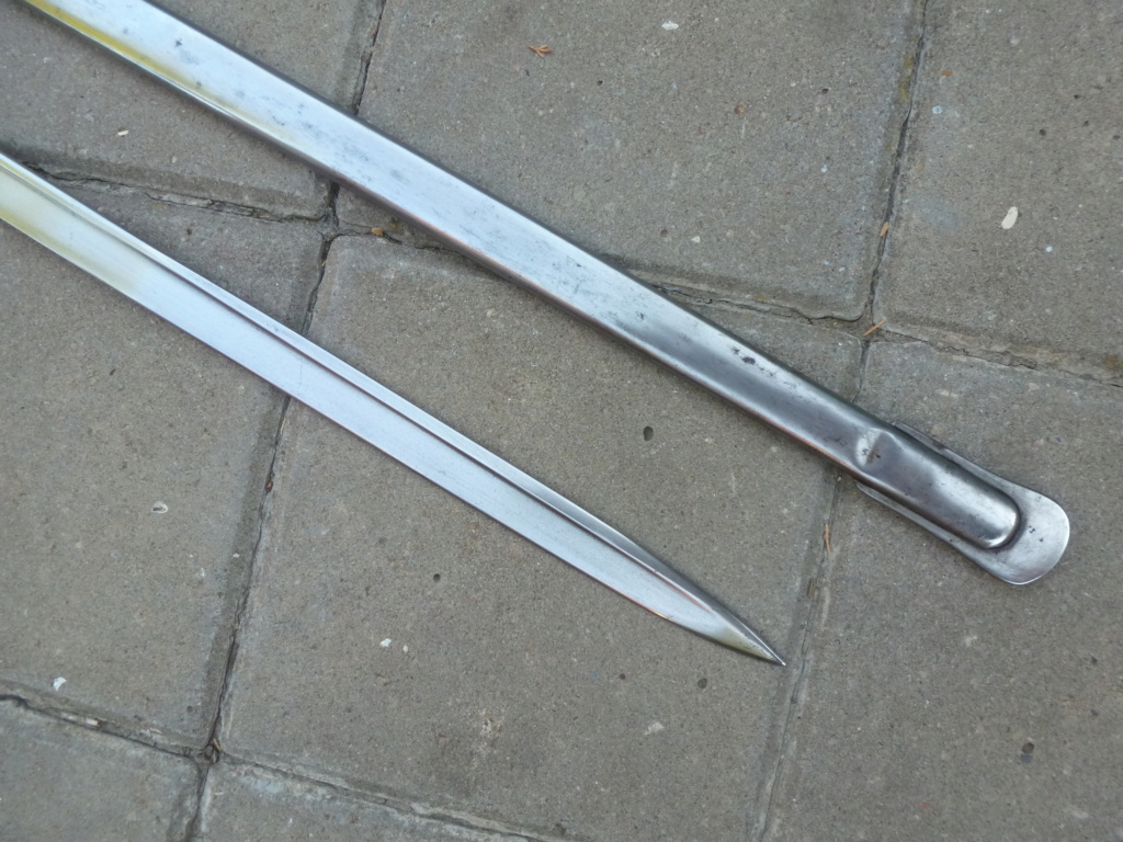 Le sabre est de fabrication belge. P1420116