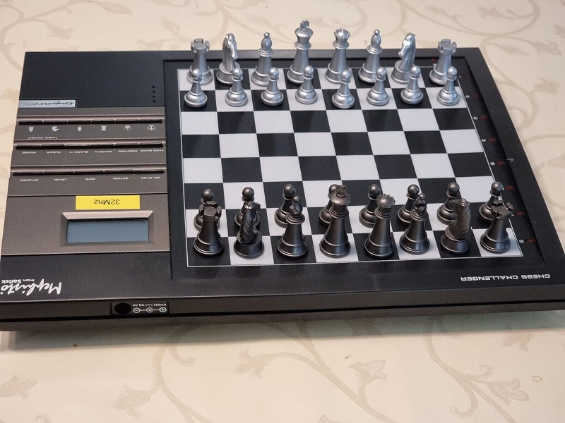 Mephisto from Saitek : Chess Challenger 32 MHz / 10 MHz  Mephis80