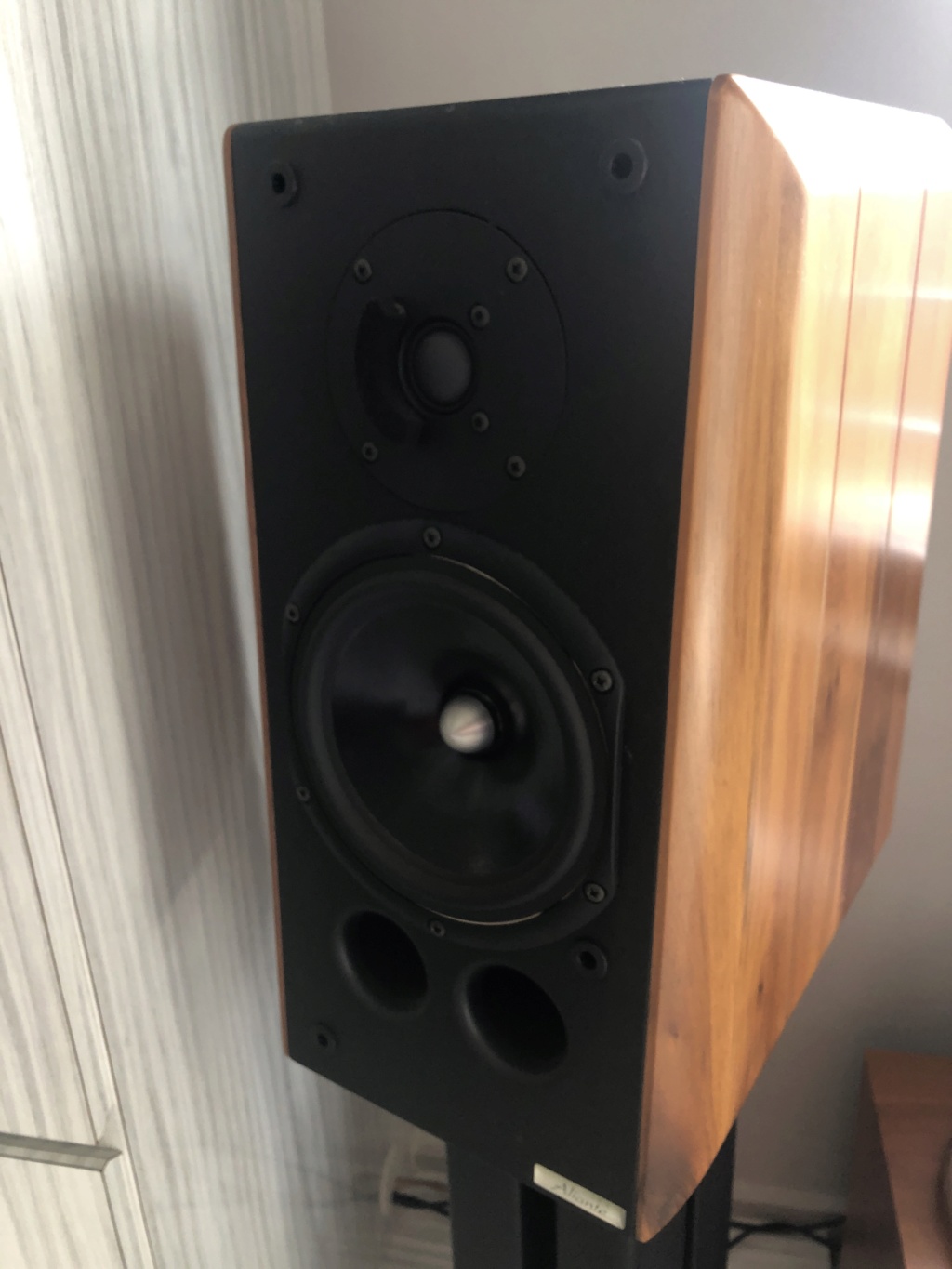 Used bookshelf best sale speakers for sale