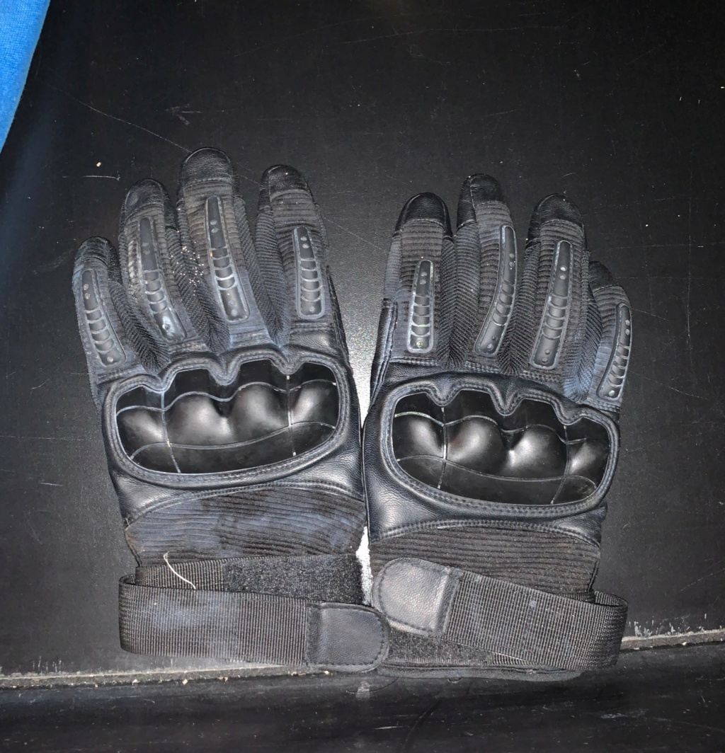 Une paire de gants retrouvée Gants10