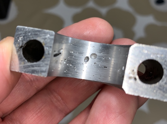 An issue with a camshaft bearing clamp K100_c10