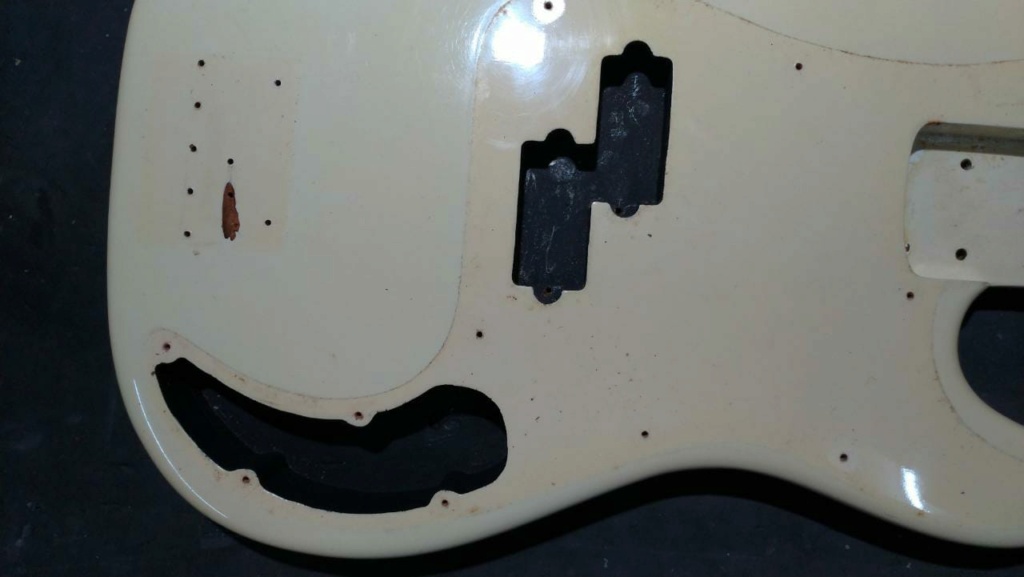 Reforma de Precision Bass feita pela IS Luteria de Curitiba A210