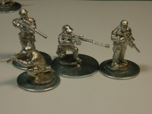 Exemples de figurines militaire moderne 20mm et comparatif echelles Pb280810