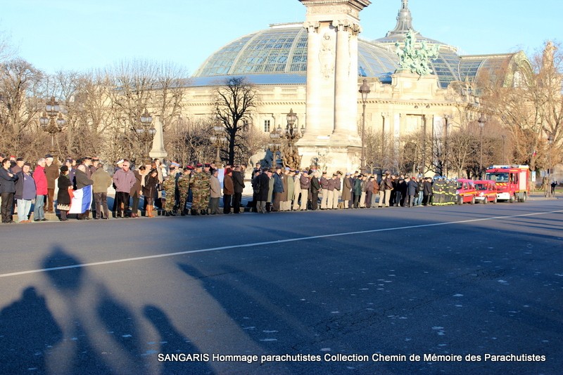 SANGARIS reportage hommage parisien Pont AlexandreIII parachutistes morts au champ d'honneur RCA Img_9816