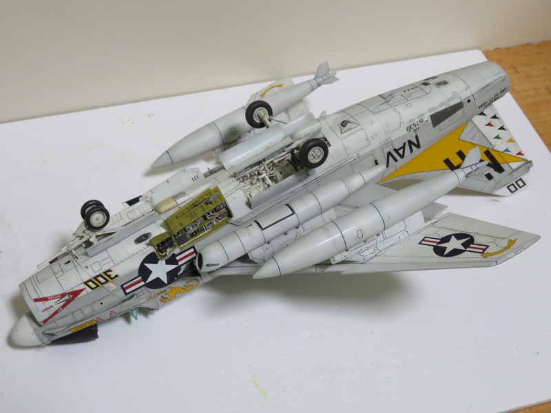 A-7E corsair II vought Revell au 1/48è - Page 6 Img_0010