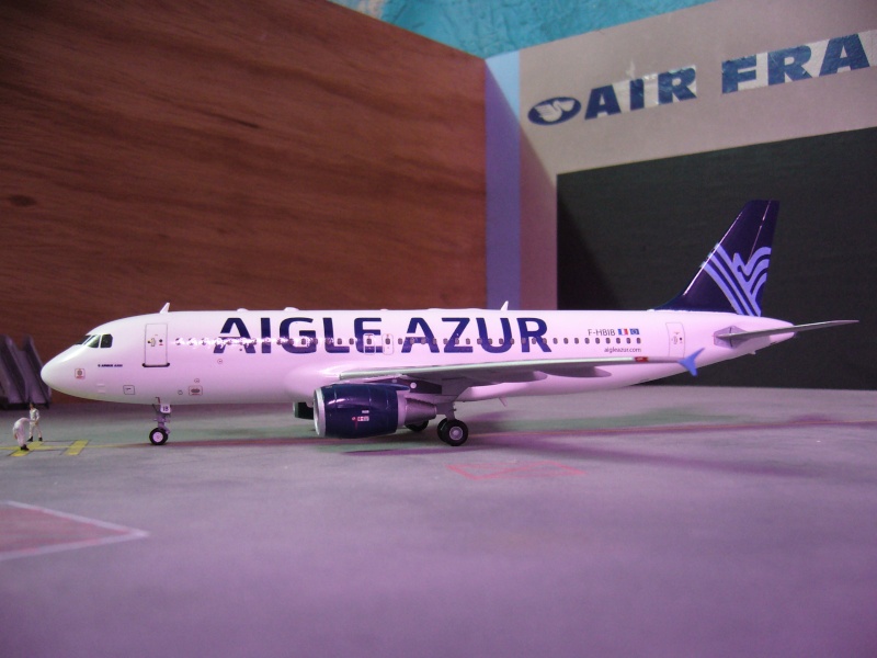 A320-214 AIGLE AZUR REVELL F-RSIN 1/144 Compagnies aériennes françaises d'hier et d'aujourd'hui pn51 P1080017