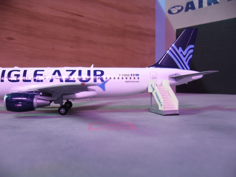 A320-214 AIGLE AZUR REVELL F-RSIN 1/144 Compagnies aériennes françaises d'hier et d'aujourd'hui pn51 P1080023