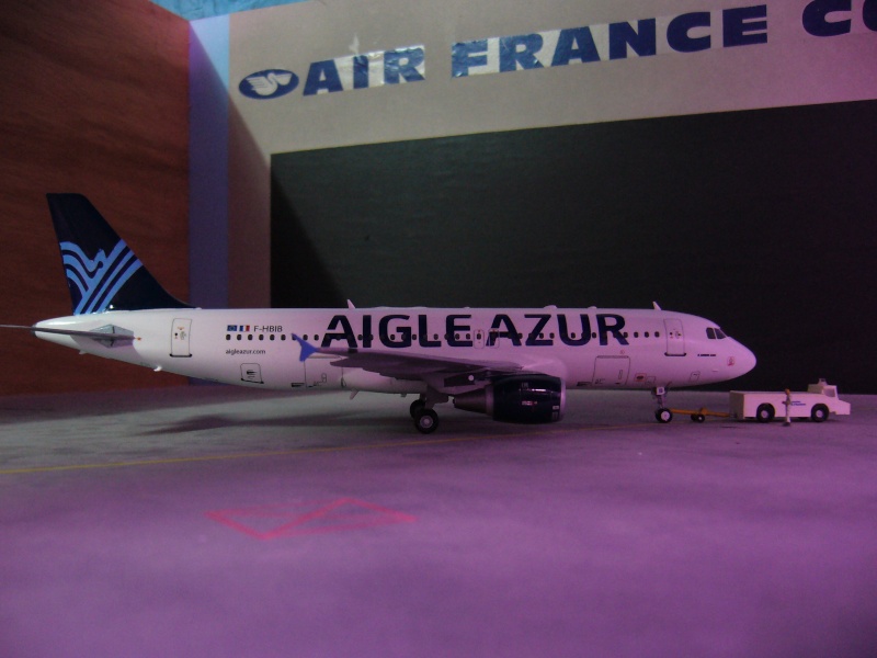 A320-214 AIGLE AZUR REVELL F-RSIN 1/144 Compagnies aériennes françaises d'hier et d'aujourd'hui pn51 P1080025