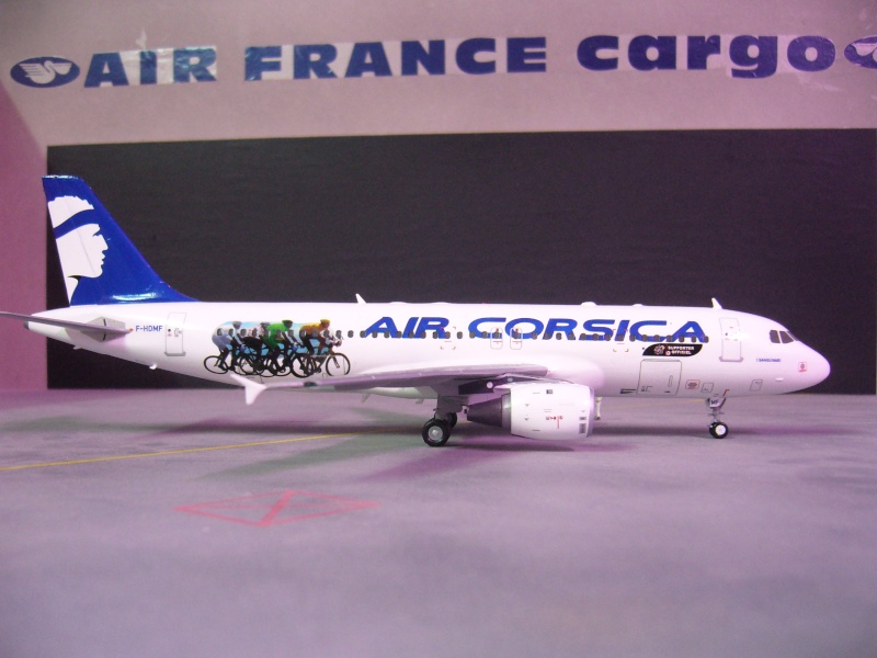 AIRBUS A320-214 AIR CORSICA REVELL F-RSIN 1/144  compagnies aériennes françaises d'hier et d'aujourd'hui pn54 P1080321