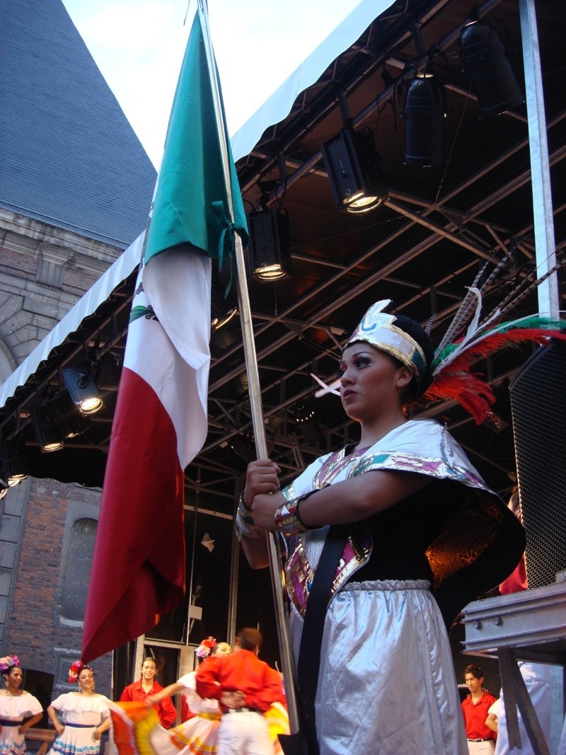 Folklore mexicain en Grande Rue Dsc07313