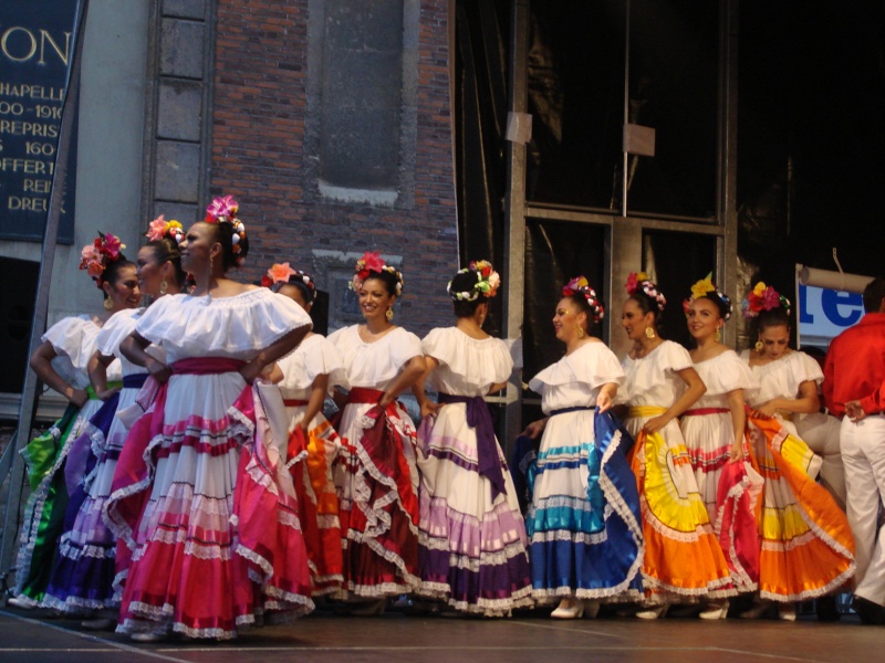 Folklore mexicain en Grande Rue Dsc07314