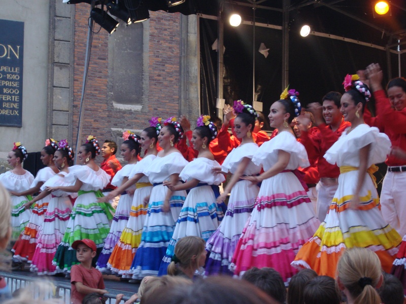 Folklore mexicain en Grande Rue Dsc07413