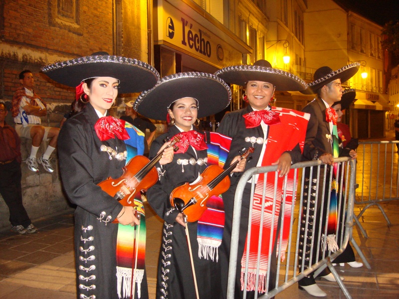 Folklore mexicain en Grande Rue Dsc07424