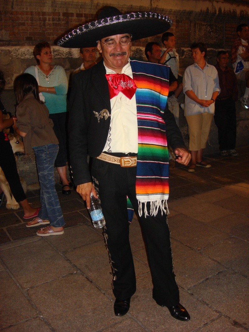 Folklore mexicain en Grande Rue Dsc07425