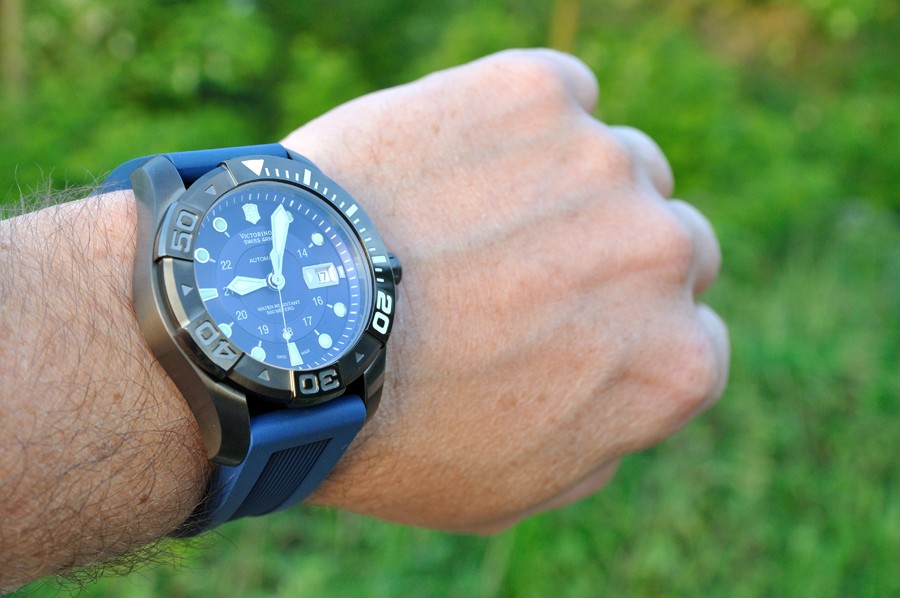 [Revue] Victorinox Dive Master 500 bleue Wrists11