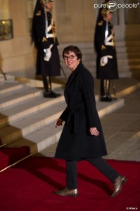 Femmes ministres, femmes de ministres, sont la vitrine du raffinement français ......... 10023711
