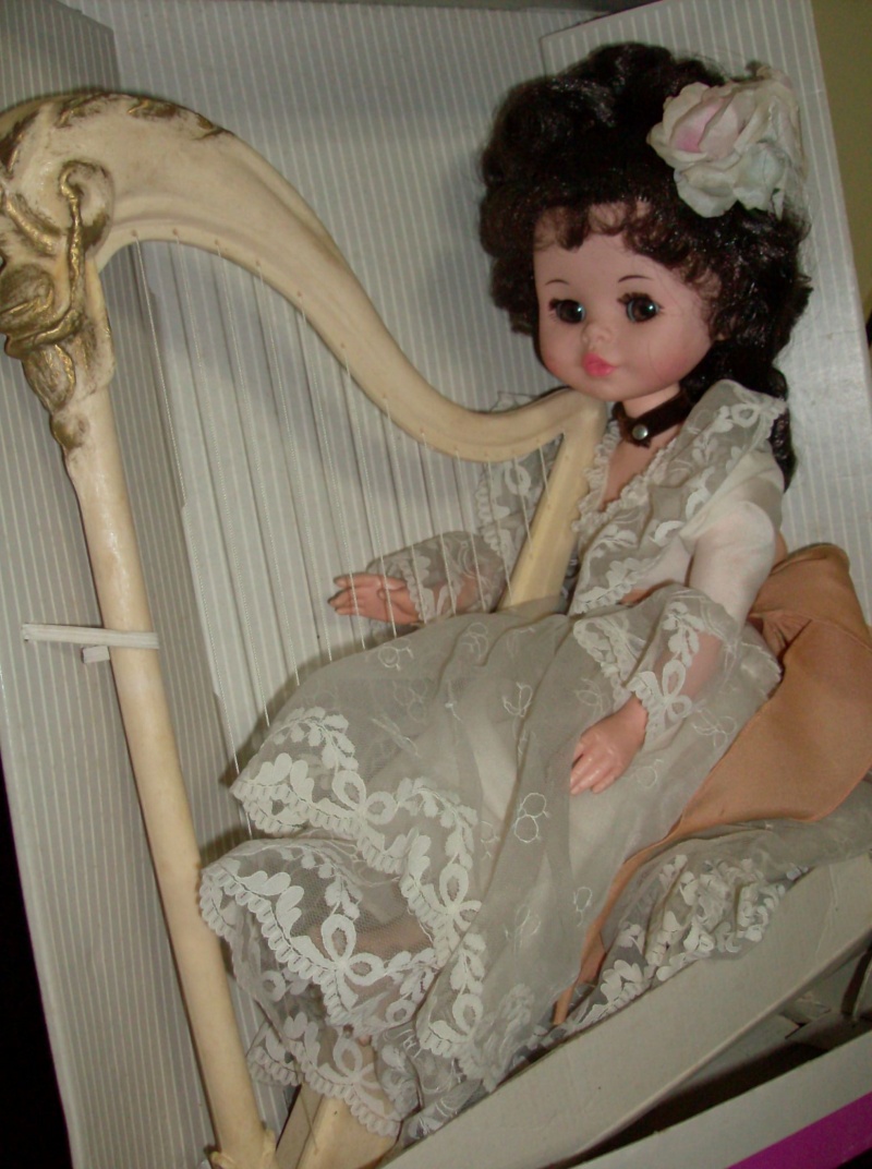 Bambole FURGA Isabella e l'arpa, e Lady Dasy anno 1978 Hpim5225