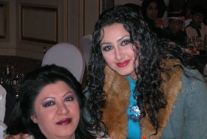 صور هيفاء حسين وعائلتها