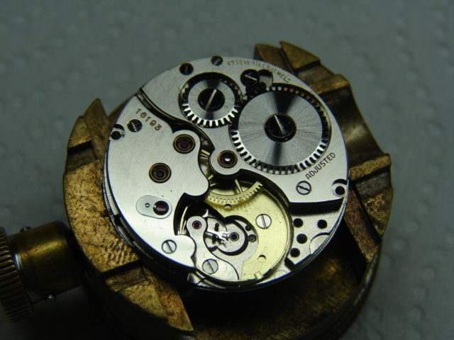 petit reportage sur la restauration d'une montre wyler incaflex superior   Dsc06330