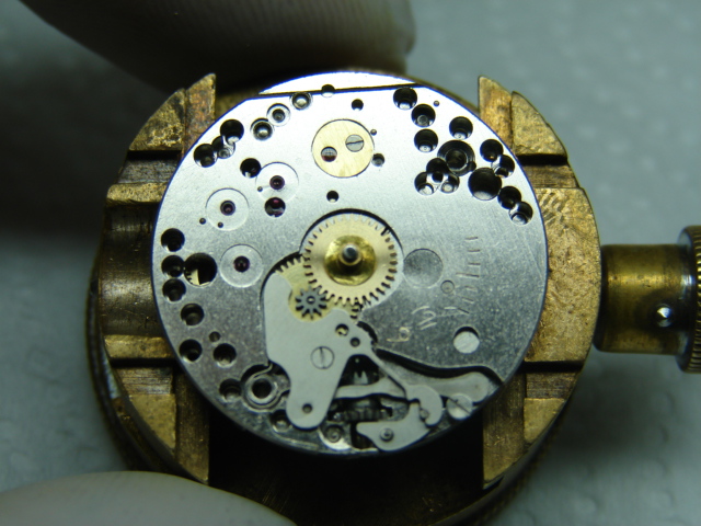 petit reportage sur la restauration d'une montre wyler incaflex superior   Dsc06331