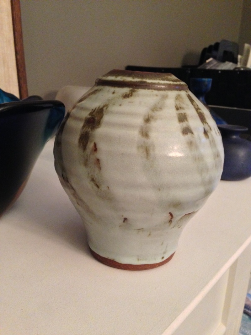 Anyone recognize this pottery mark? Vase_210