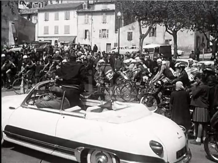 En 1959 - DEPART du Tour du Sud à partir du centre-ville de FREJUS 1959-d13