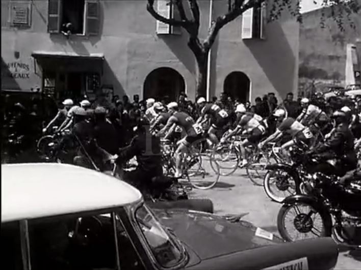 En 1959 - DEPART du Tour du Sud à partir du centre-ville de FREJUS 1959-d15