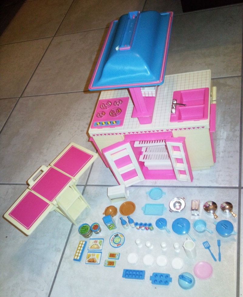 VENDO BARBIE DREAM KITCHEN ANNO 1984 CONDIZIONI OTTIME Foto3611