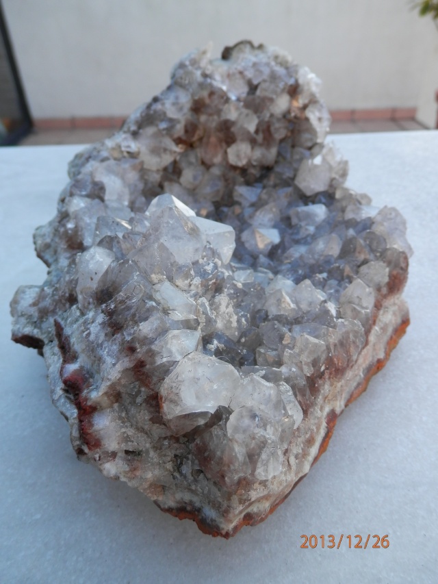 Cet amas de pierre est du cristal de roche ou pas  Pc260011
