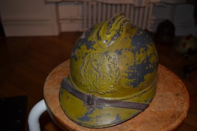 Photothèque : le casque Adrian du service de santé  1715