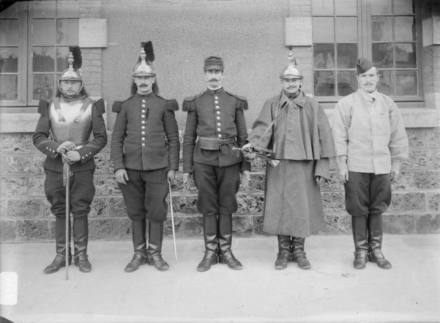 Les uniformes portés par les cuirassiers (Troupe et officier)  2306