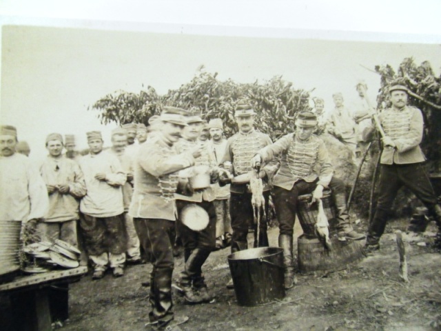 Les shakos et autres coiffures en tissu portés par les hussards   Manjim11