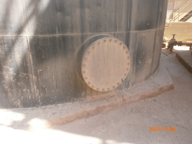 عملية تنظيف خزانات مازوت سعة 400 طن للشركة المصرية للجبس بمدينة السادات Pa080013