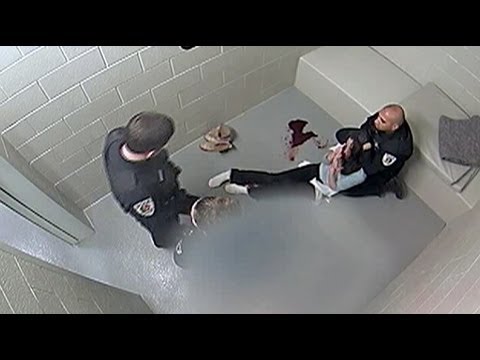 Vídeo mostra condutora a ser agredida numa esquadra Video-10