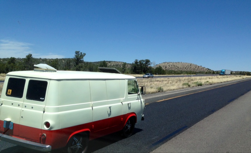 spotted a vintage van on route 66 Vam_rt16