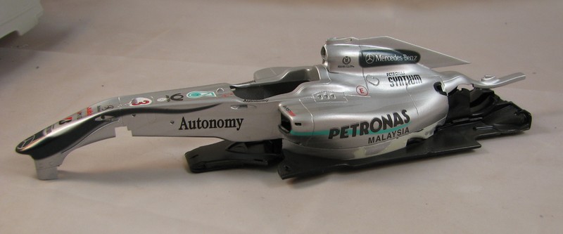 [revell-1/24°]Mercedes petronas MGP W01 - Page 10 00714