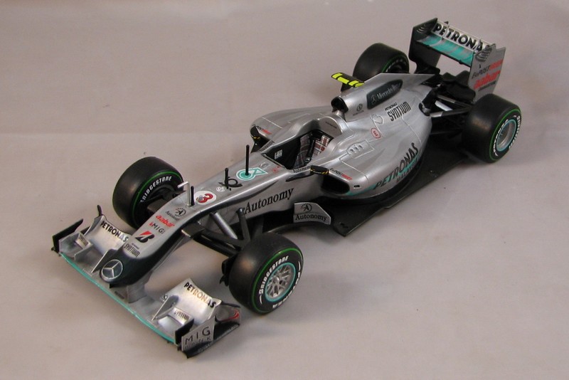 [revell-1/24°]Mercedes petronas MGP W01 - Page 13 01012