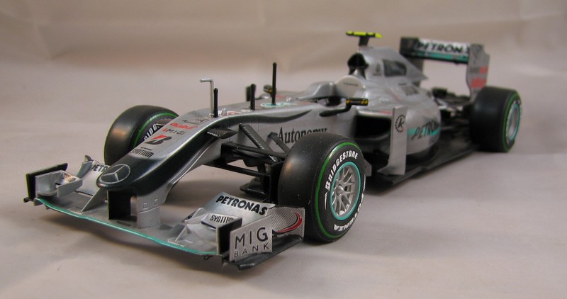 [revell-1/24°]Mercedes petronas MGP W01 - Page 14 01612