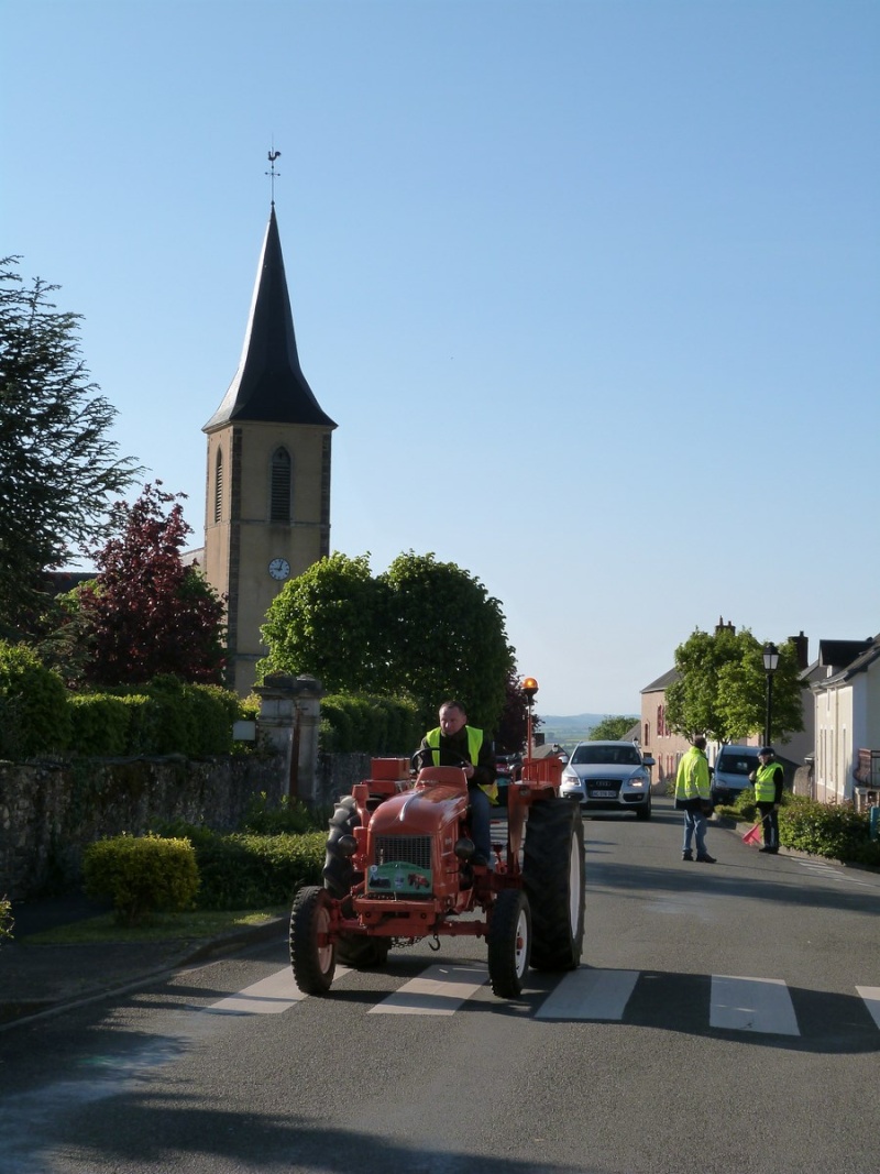 Randonnée des Vieux tracteurs départ Pezé -le -Robert(72140) P1060415