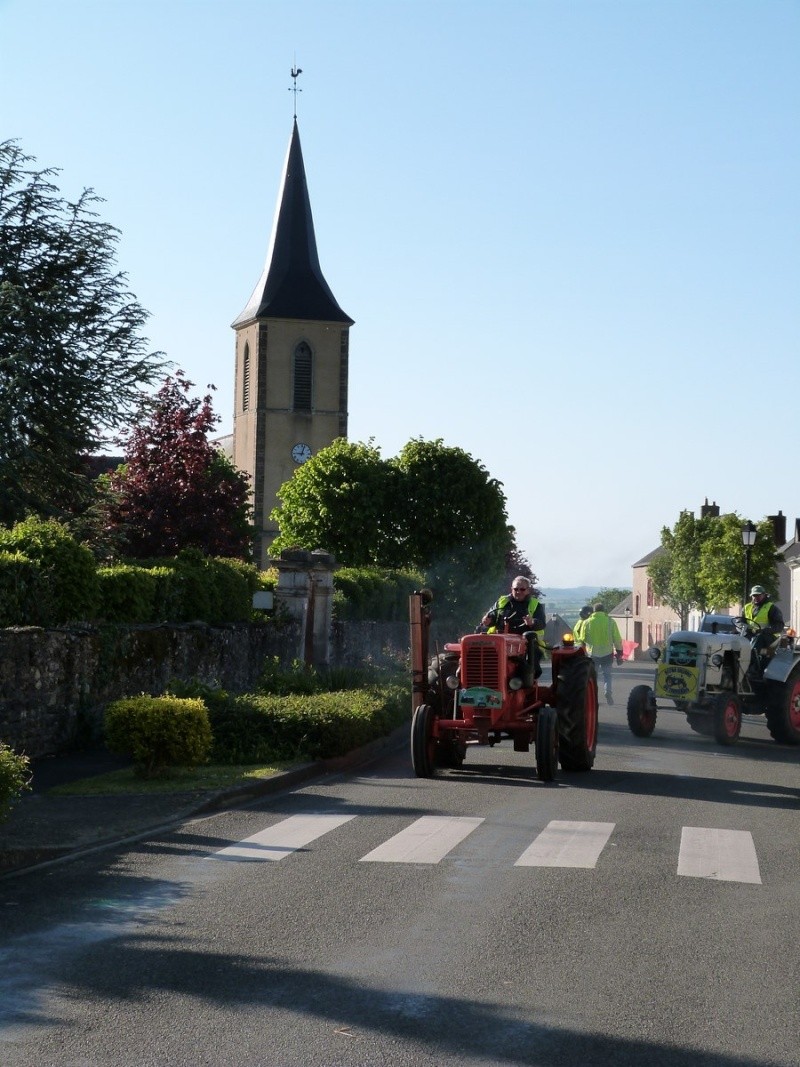 Randonnée des Vieux tracteurs départ Pezé -le -Robert(72140) P1060417
