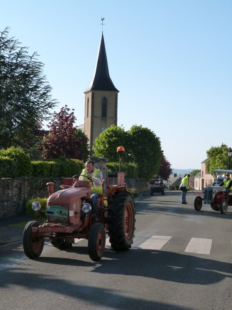 Randonnée des Vieux tracteurs départ Pezé -le -Robert(72140) P1060419