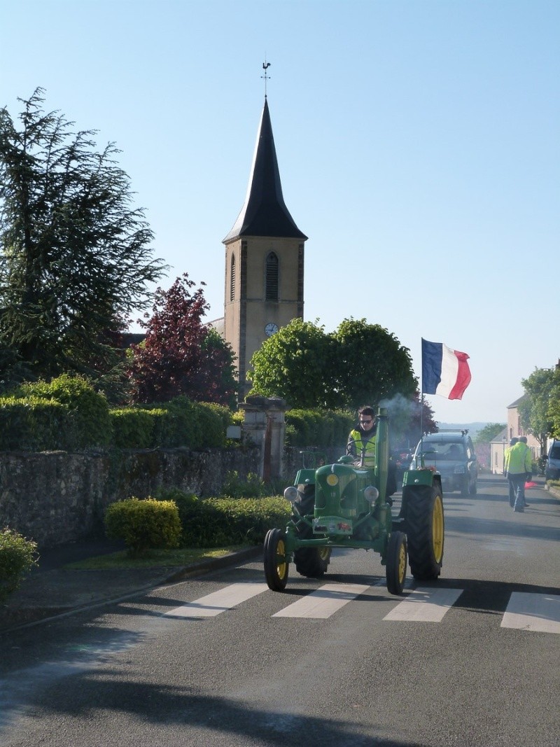 Randonnée des Vieux tracteurs départ Pezé -le -Robert(72140) P1060512