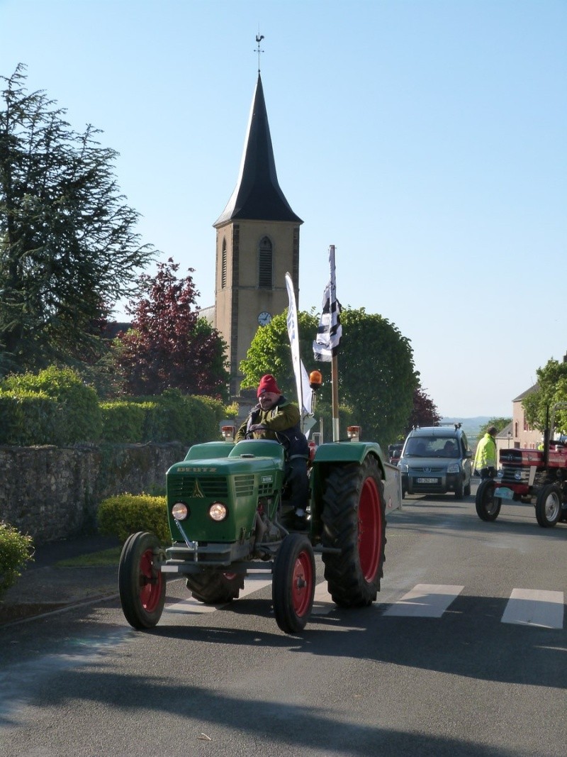 Randonnée des Vieux tracteurs départ Pezé -le -Robert(72140) P1060515